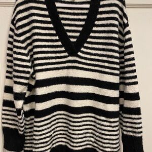 Ava & Viv Black and White Striped V-Neck Sweater